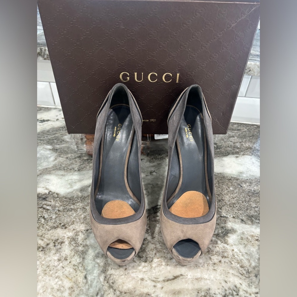 Gucci Women's Taupe Peep-Toe Heels Size:41